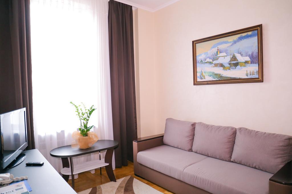 Hotel Star Mukacheve Exterior photo